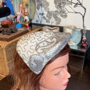 VINTAGE Joseph Magnin 1950s beaded skull cap or pill box hat light green gray